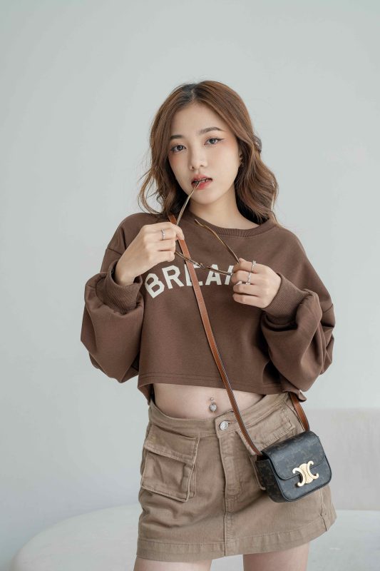 Mẫu áo sweater croptop